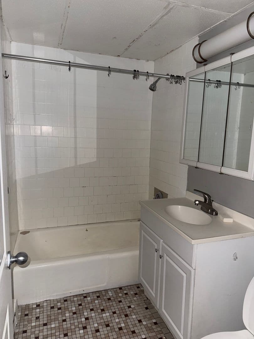 Framingham Apartment: 258 Union Avenue