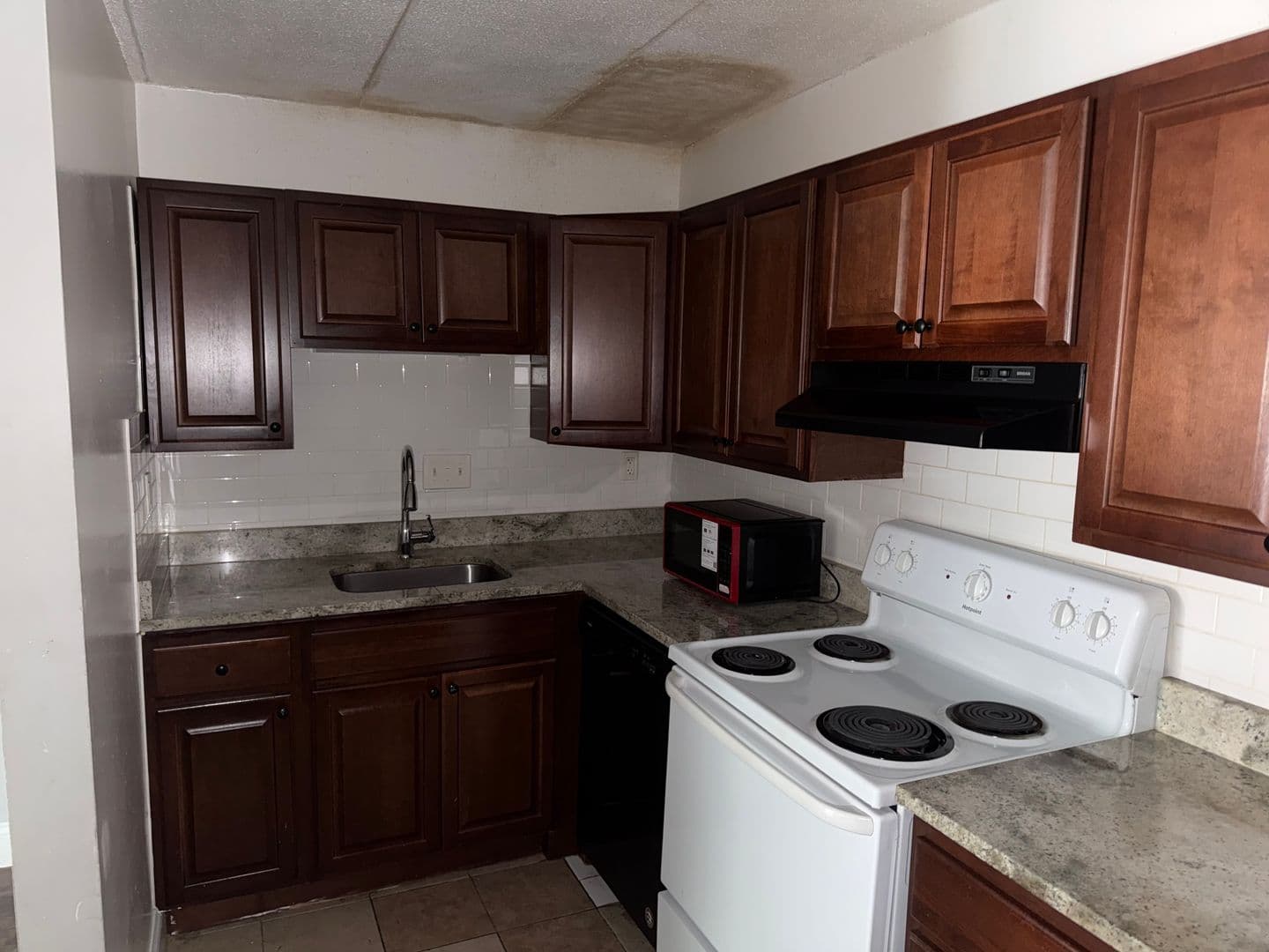 Framingham Apartment: 258 Union Avenue