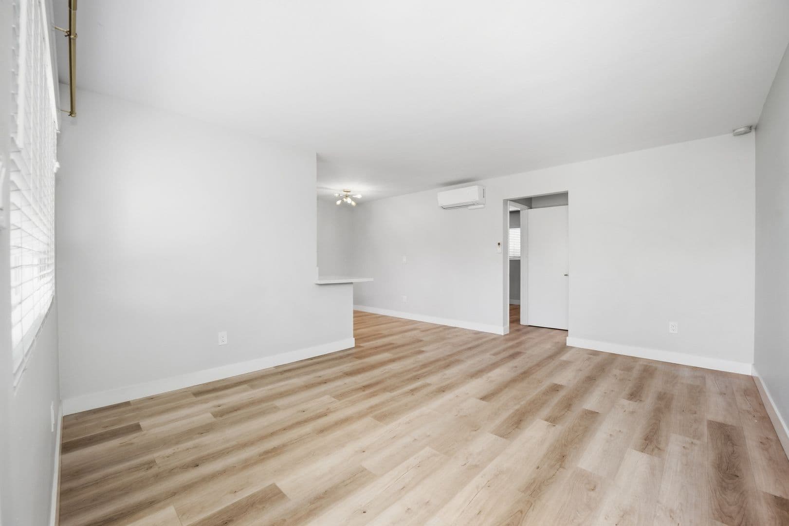 San Diego Apartment: 2003 Emerald St