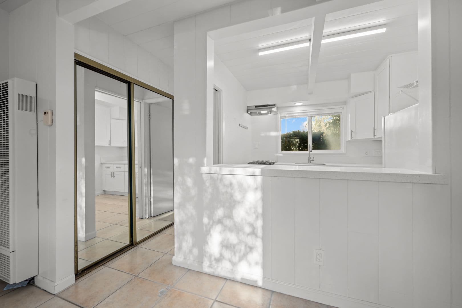 San Diego Apartment: 3917 Haines St