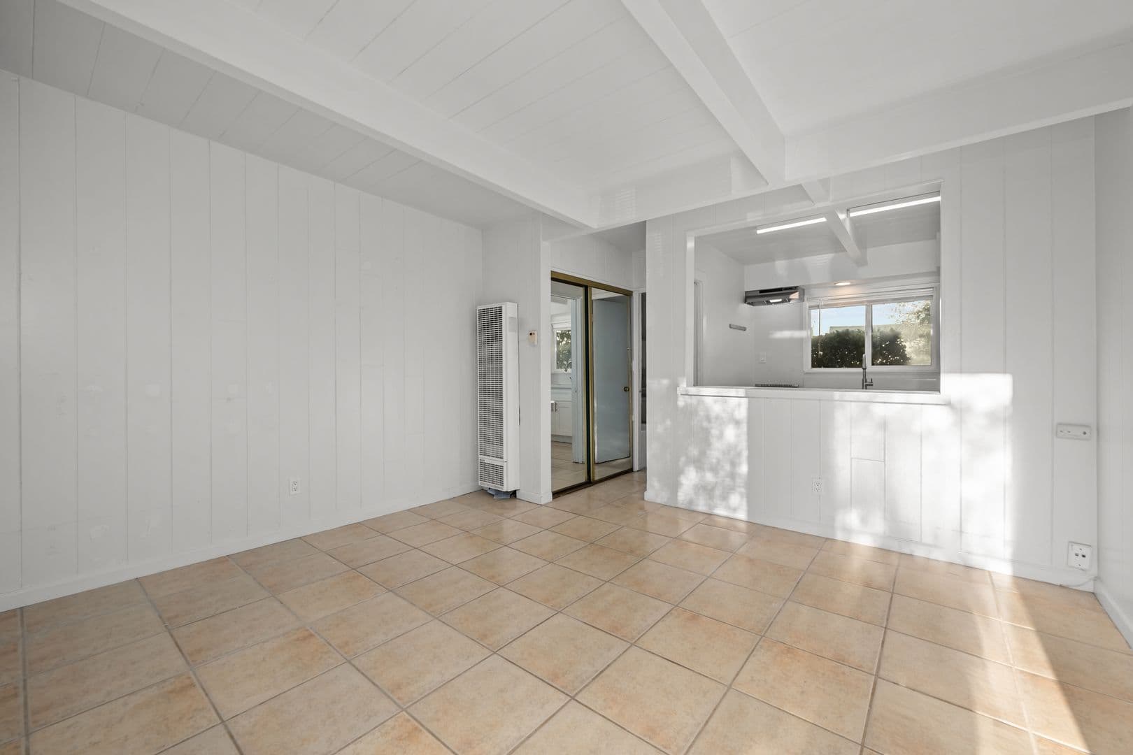 San Diego Apartment: 3917 Haines St