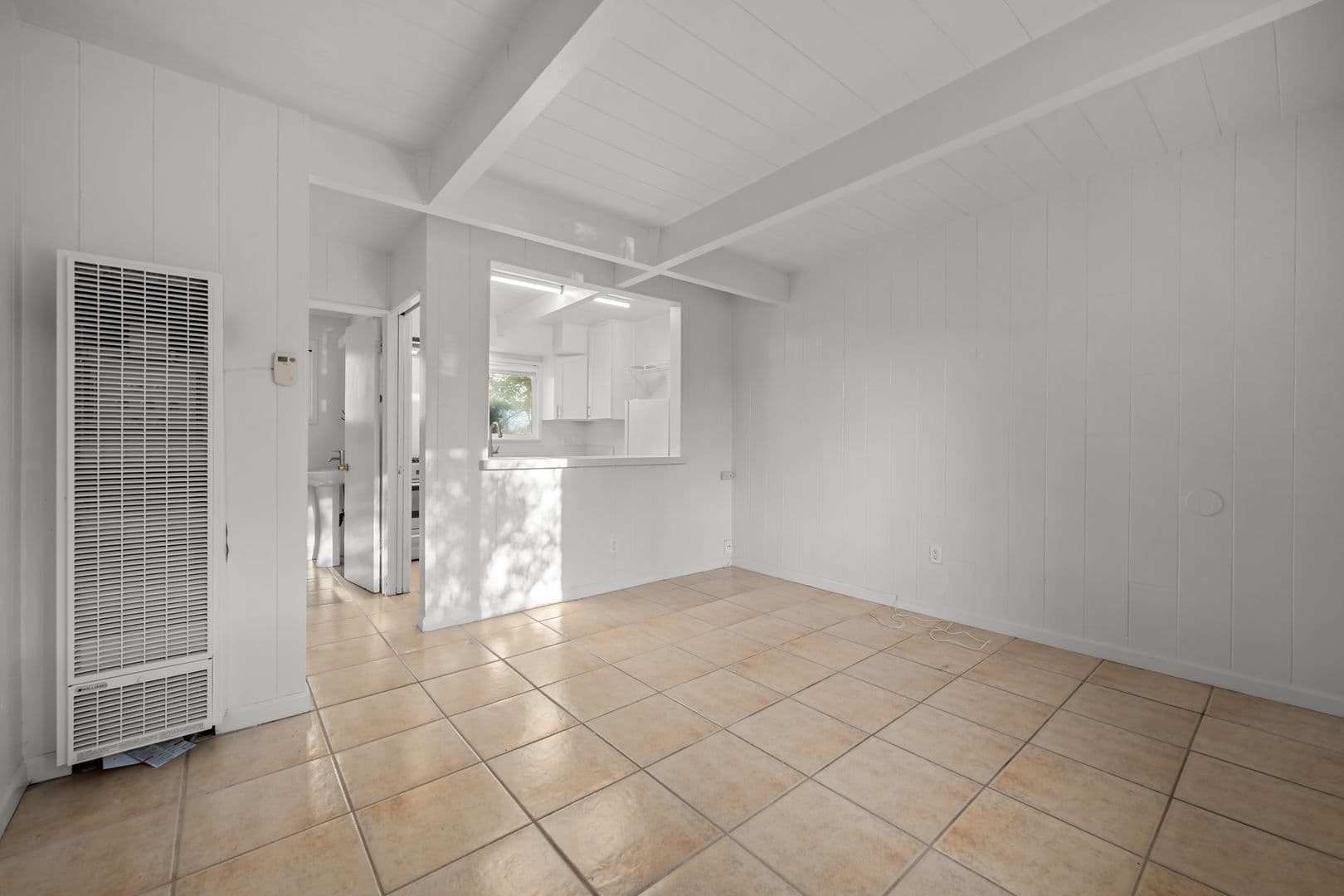 San Diego Apartment: 3917 Haines St