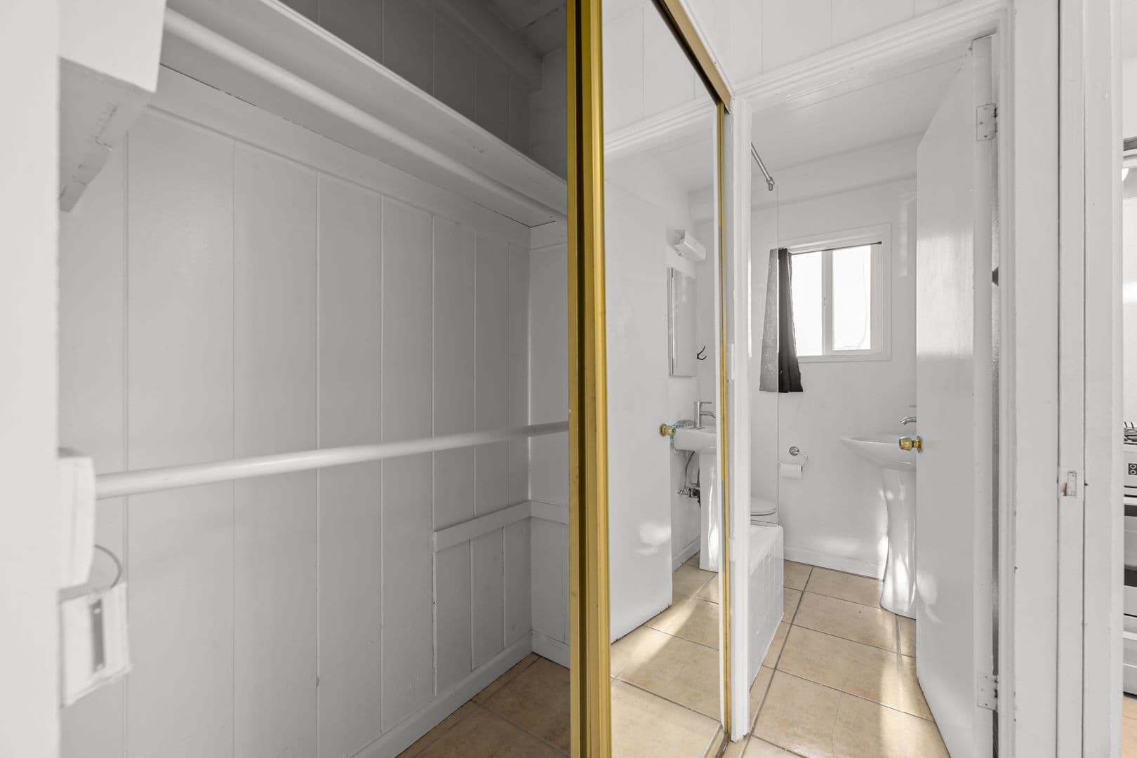 San Diego Apartment: 3917 Haines St