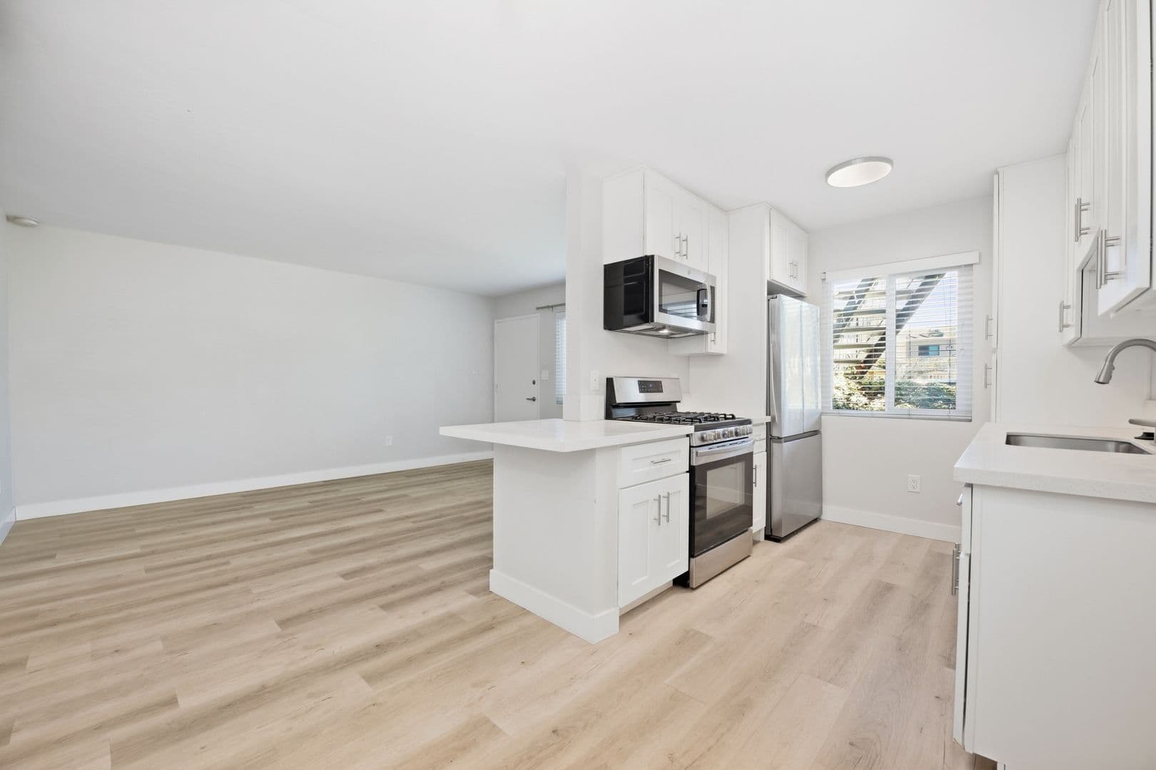 San Diego Apartment: 2003 Emerald St