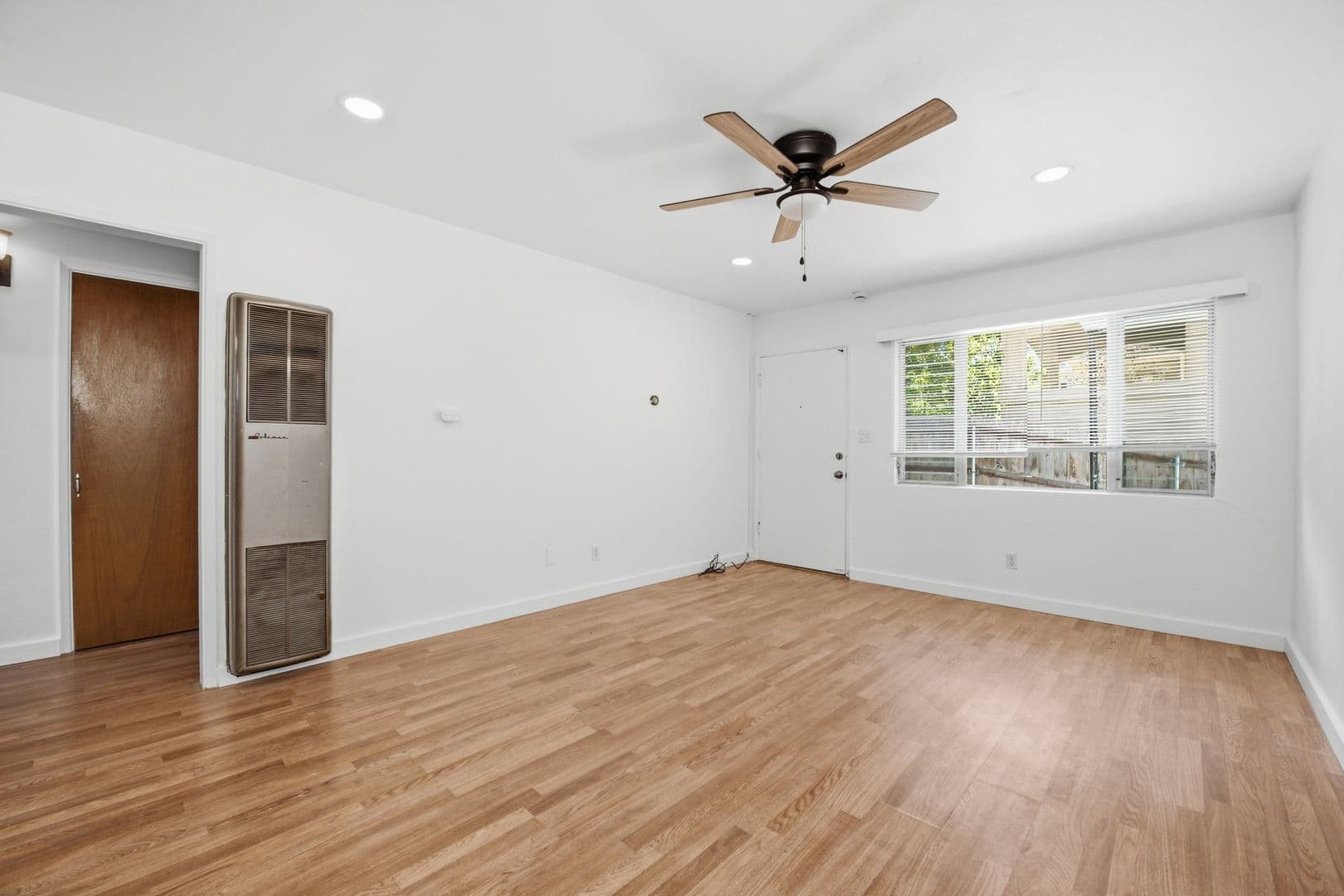San Diego Apartment: 4474 Hamilton St
