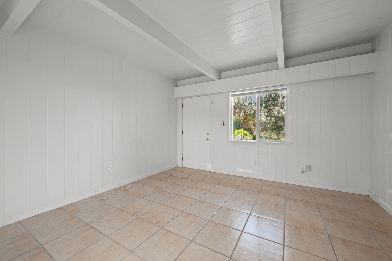 San Diego Apartment: 3917 Haines St