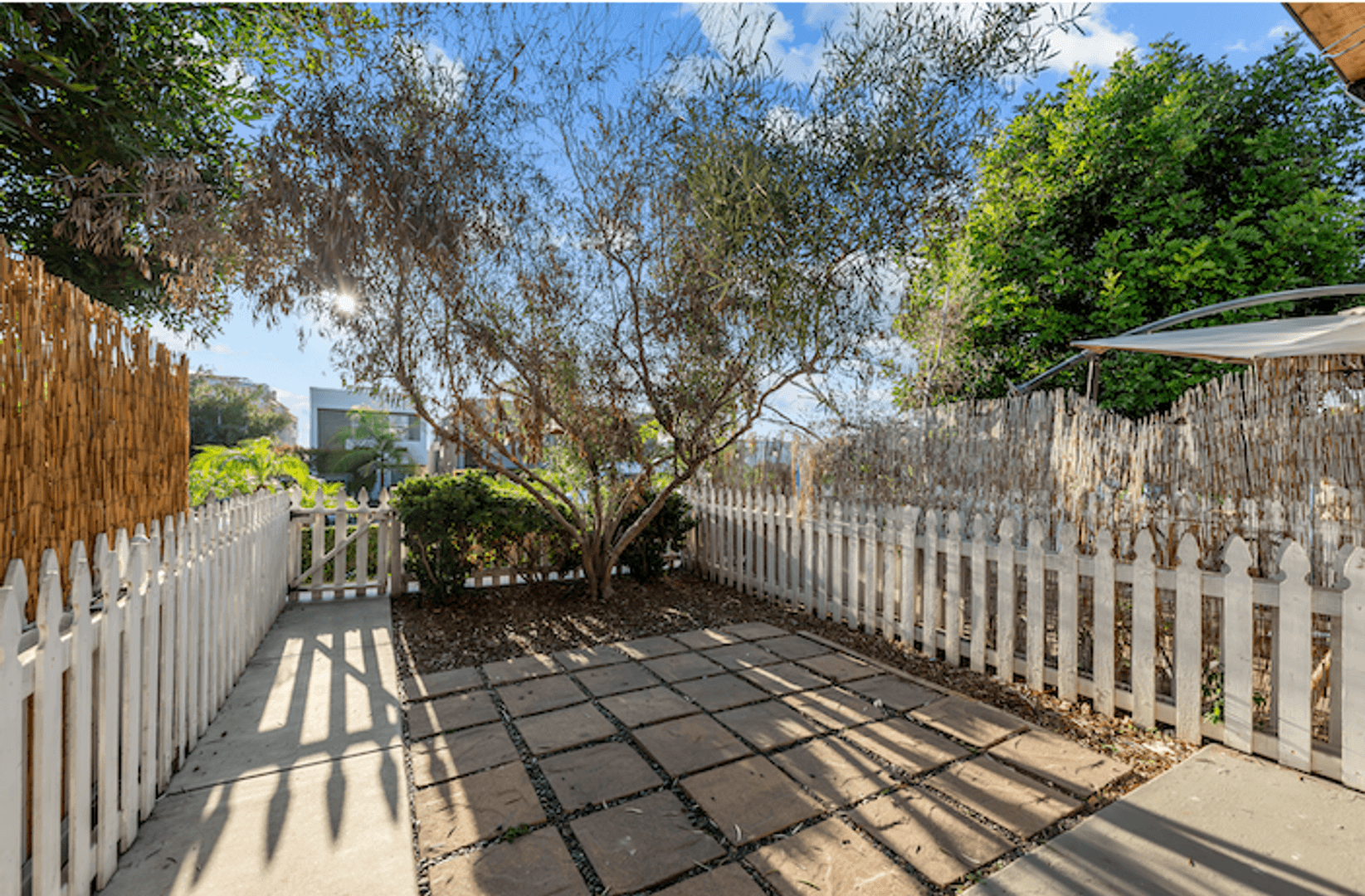 San Diego Apartment: 3917 Haines St
