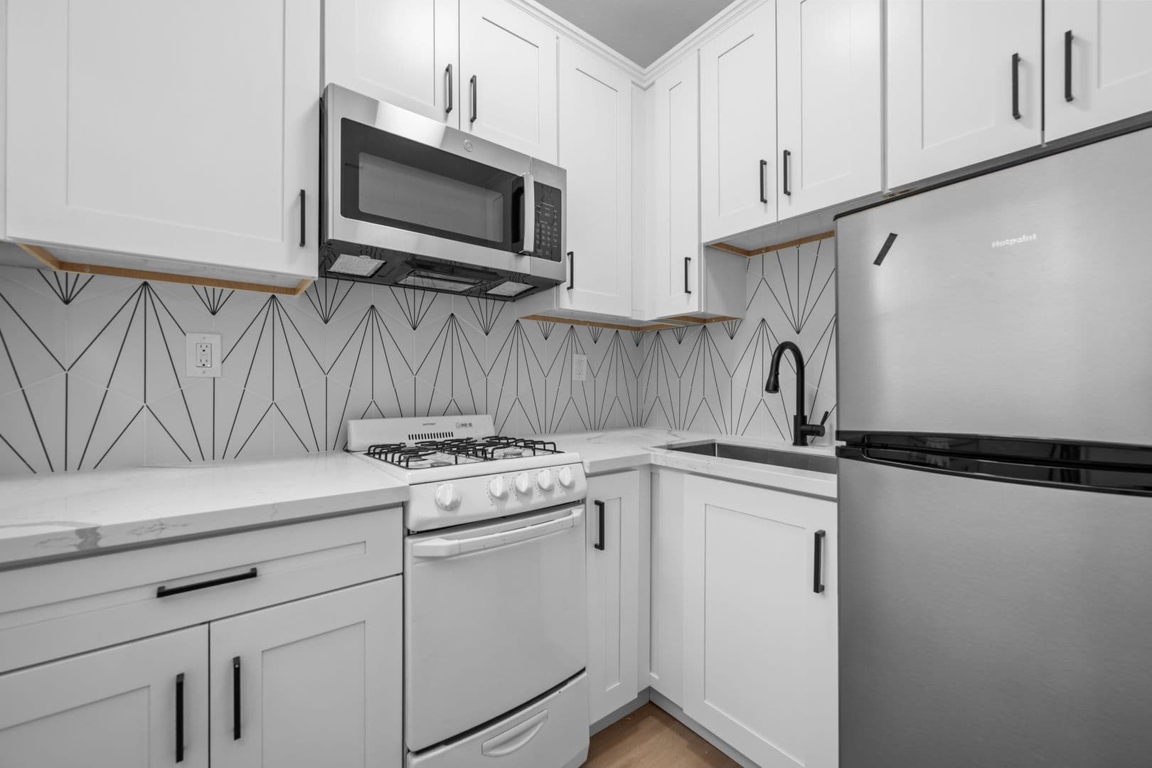 San Diego Apartment: 3105 5th Ave