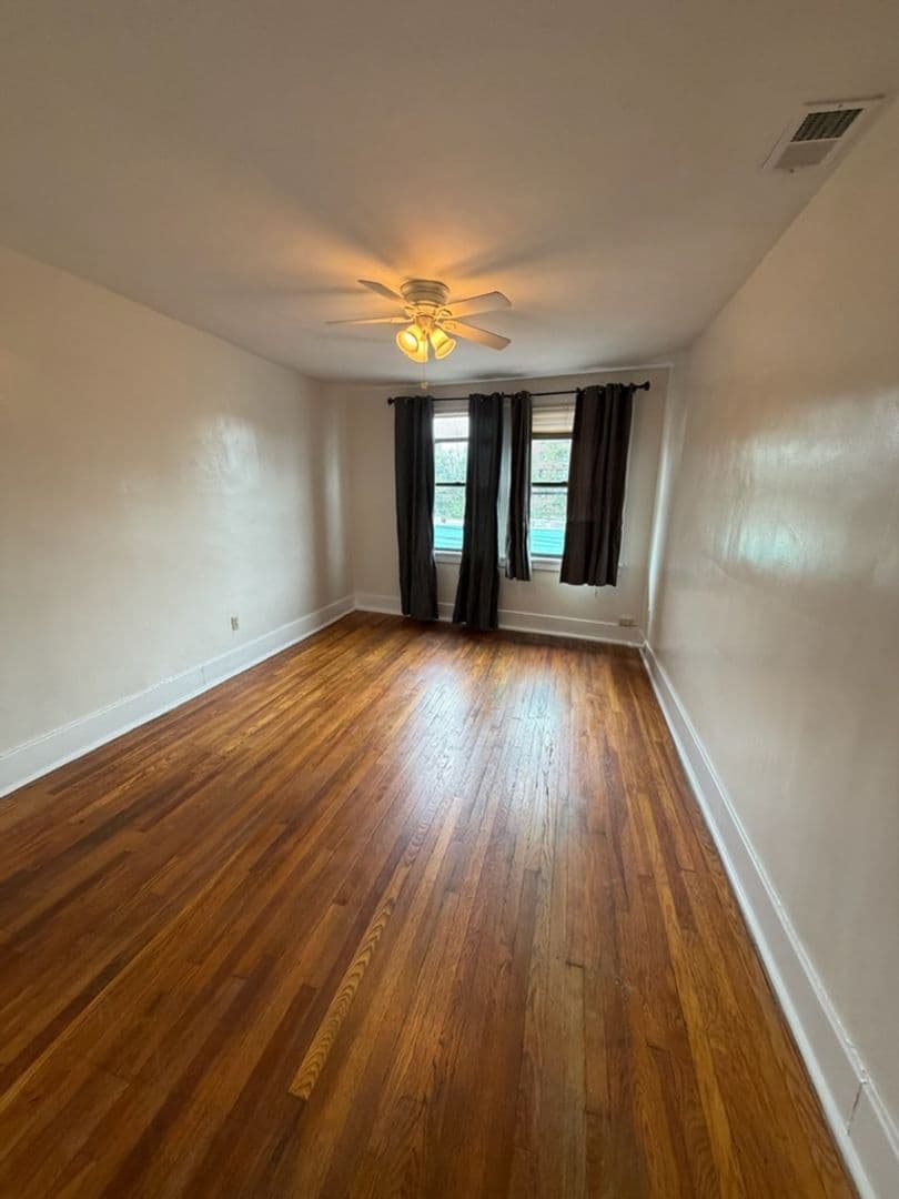 Pittsburgh Apartment: 1927 Murray