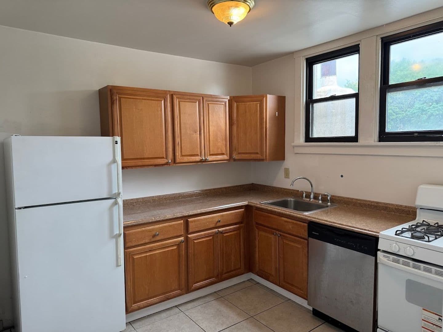Pittsburgh Apartment: 1927 Murray