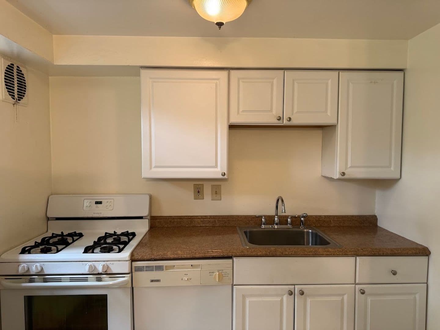 Pittsburgh Apartment: 2355 Eldridge