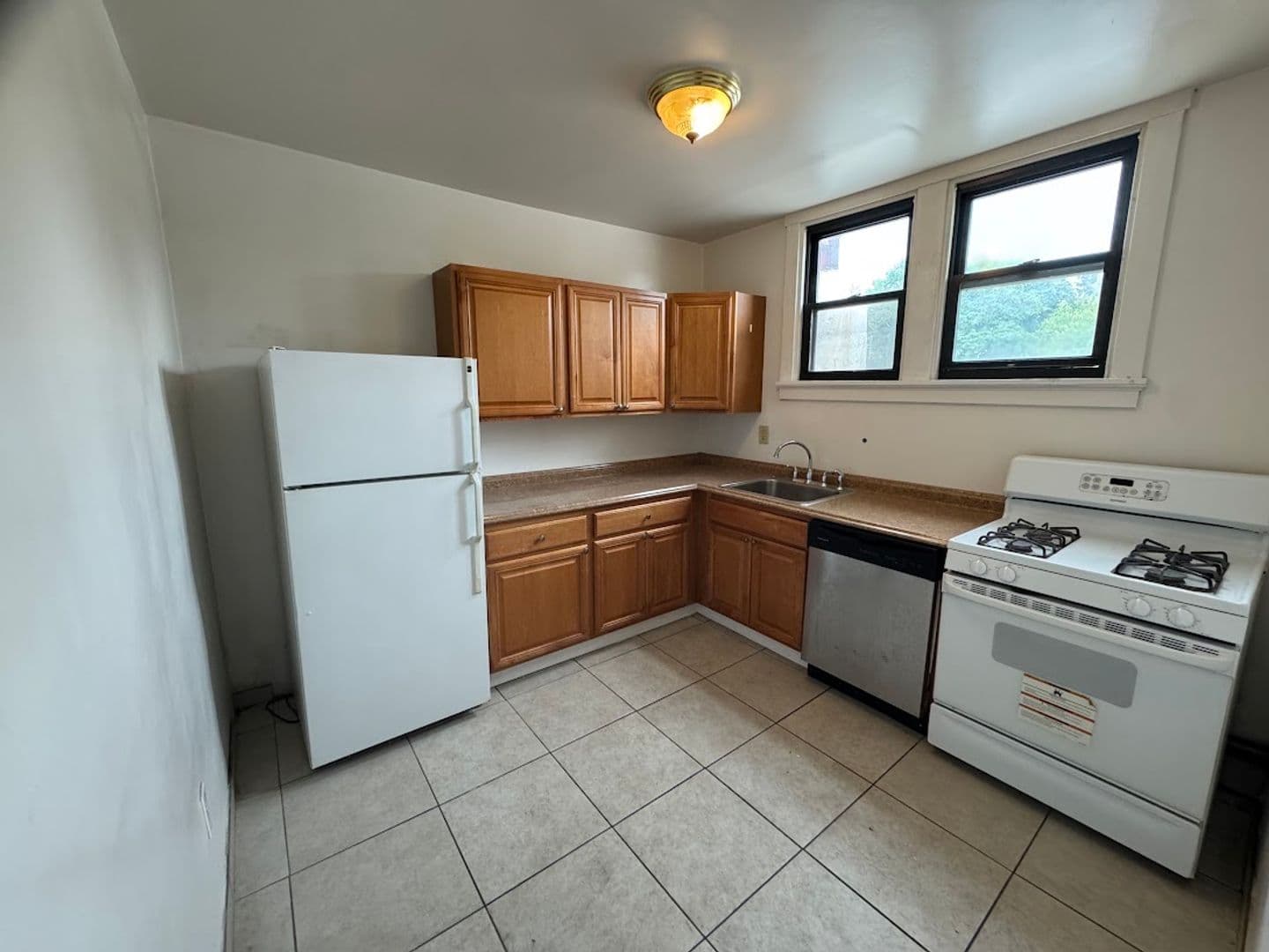 Pittsburgh Apartment: 1927 Murray