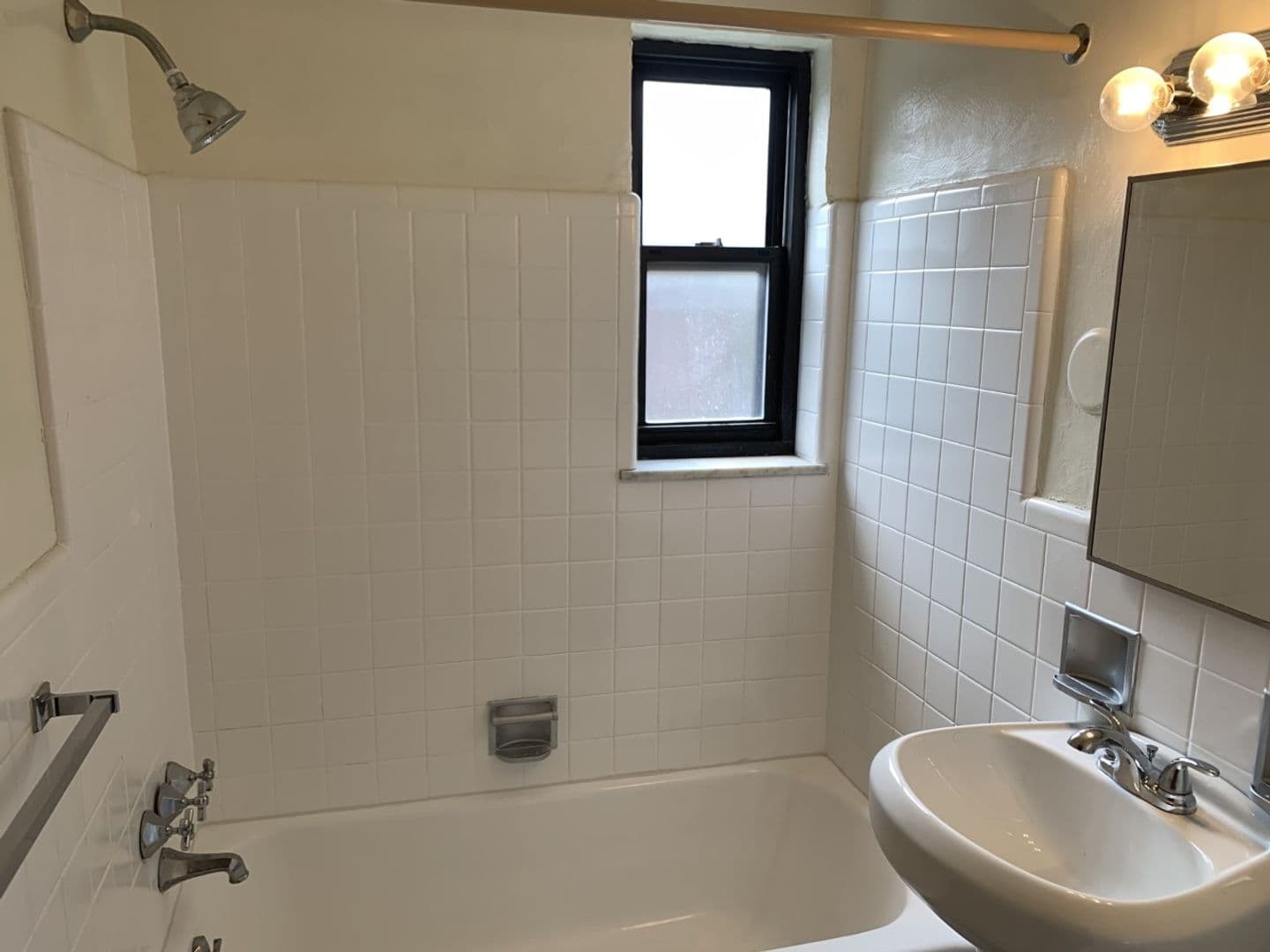 Pittsburgh Apartment: 819 College Avenue