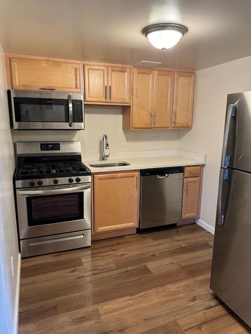 Pittsburgh Apartment: 255 Shady Ave