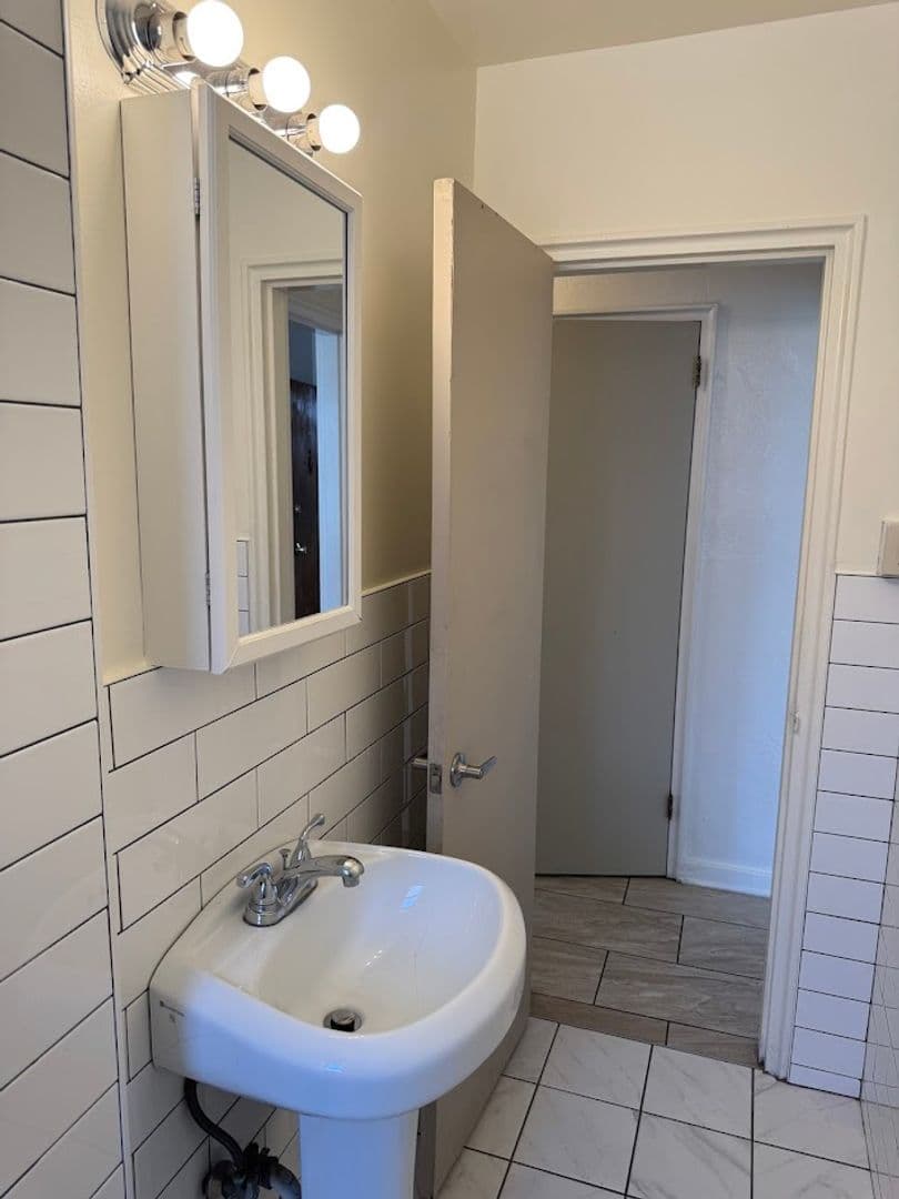 Pittsburgh Apartment: 5506 Fifth Avenue