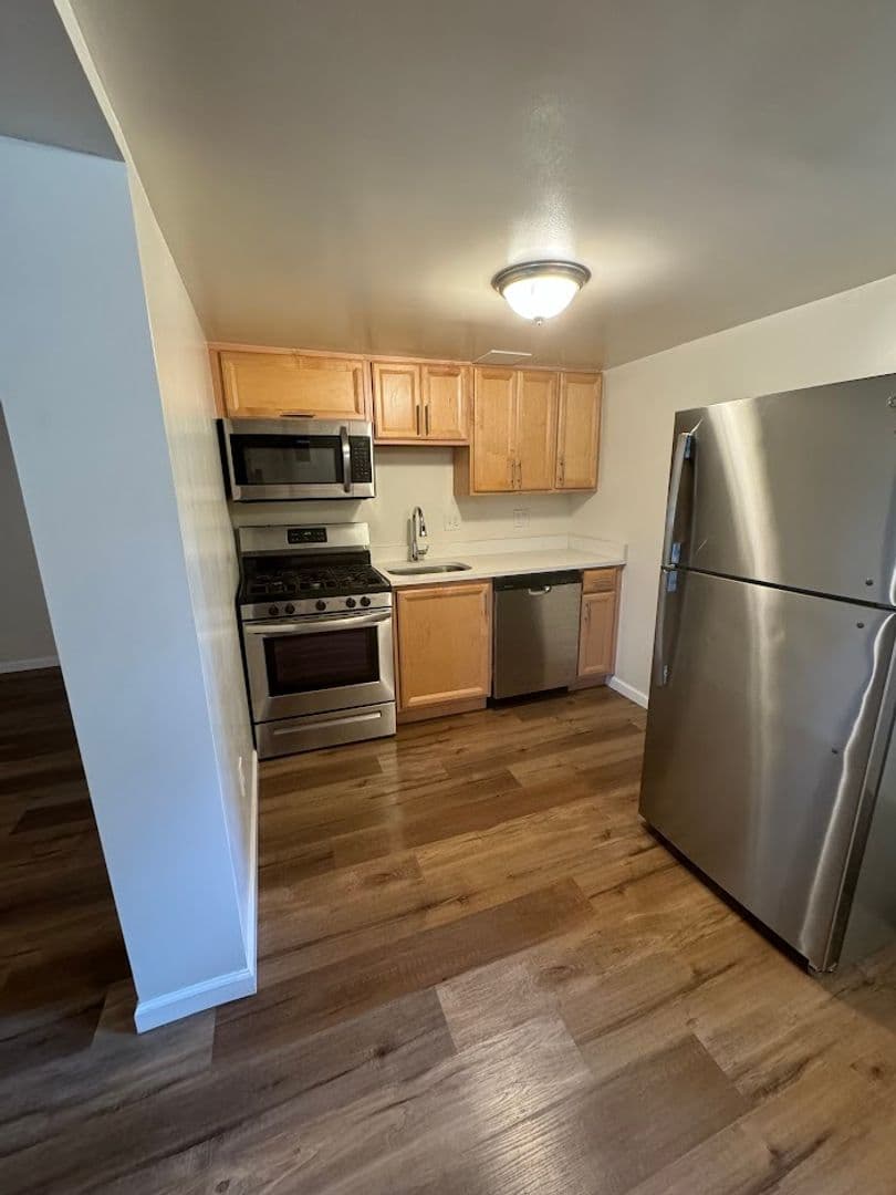 Pittsburgh Apartment: 255 Shady Ave