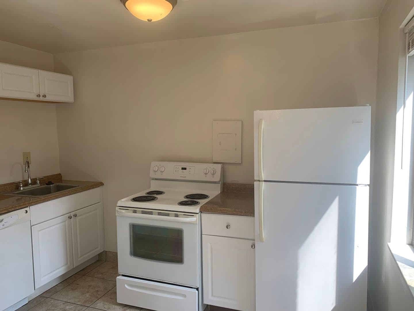 Pittsburgh Apartment: 819 College Avenue