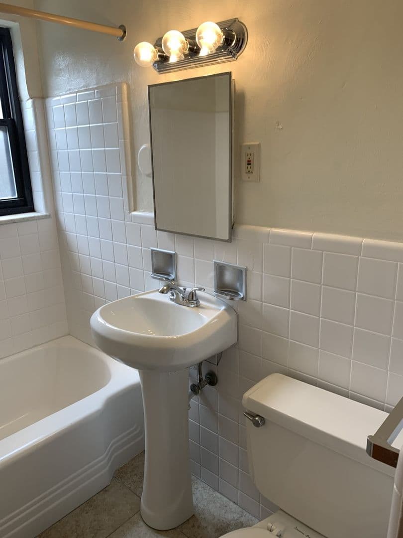 Pittsburgh Apartment: 819 College Avenue