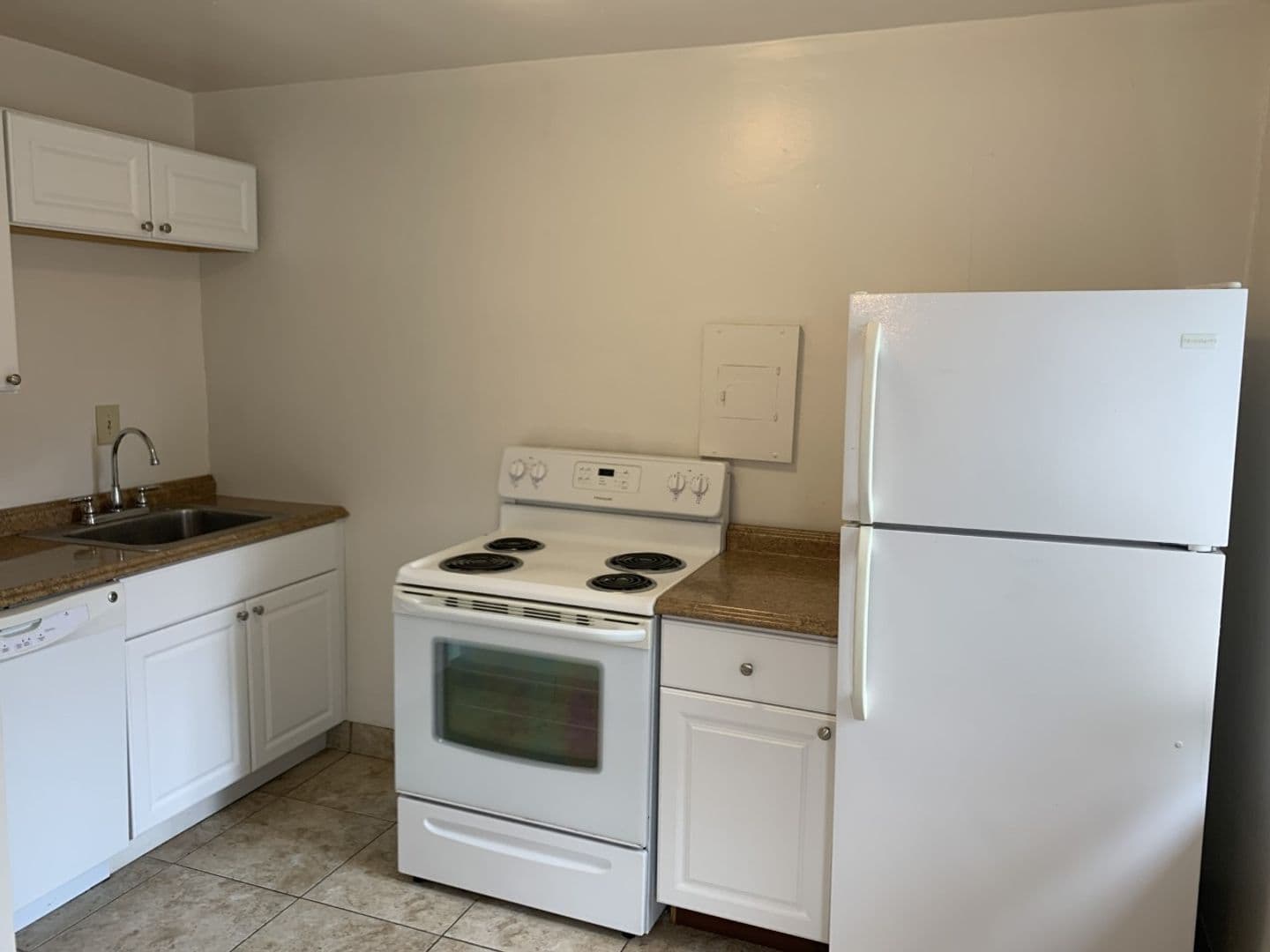 Pittsburgh Apartment: 819 College Avenue