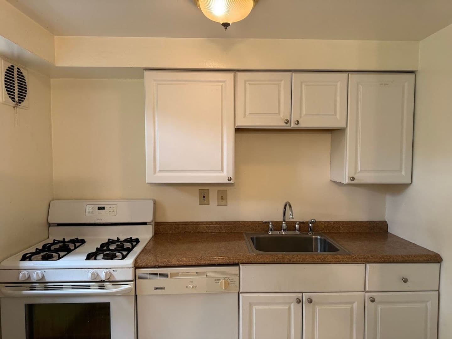 Pittsburgh Apartment: 2355 Eldridge
