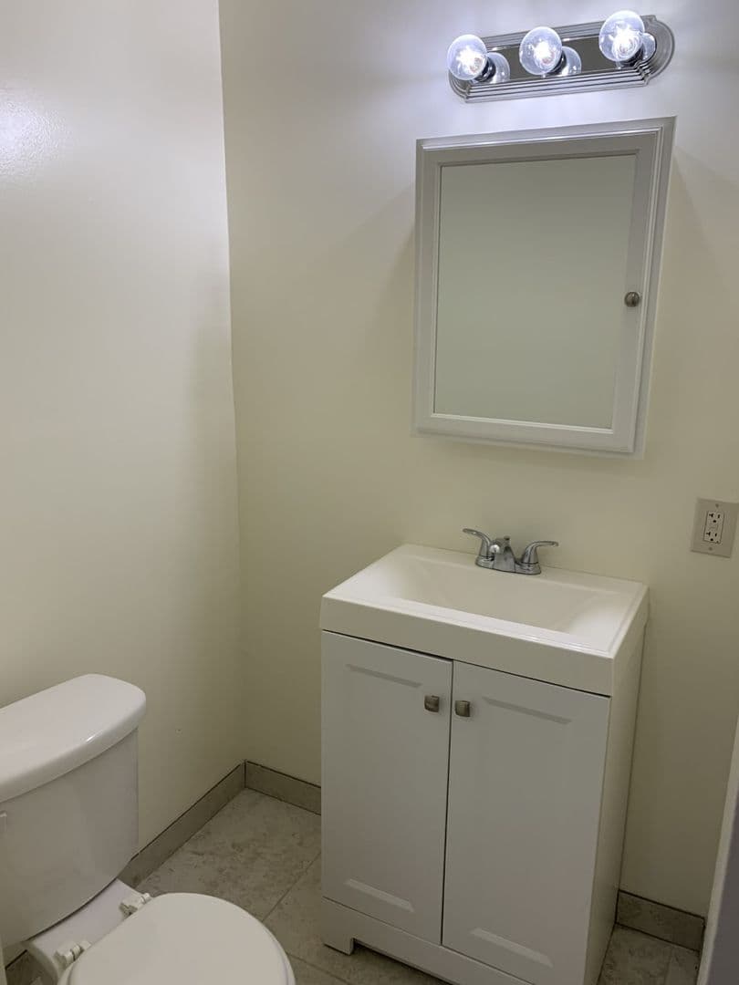 Pittsburgh Apartment: 1927 Murray