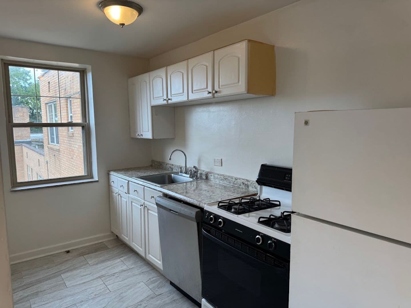 Pittsburgh Apartment: 5506 Fifth Avenue
