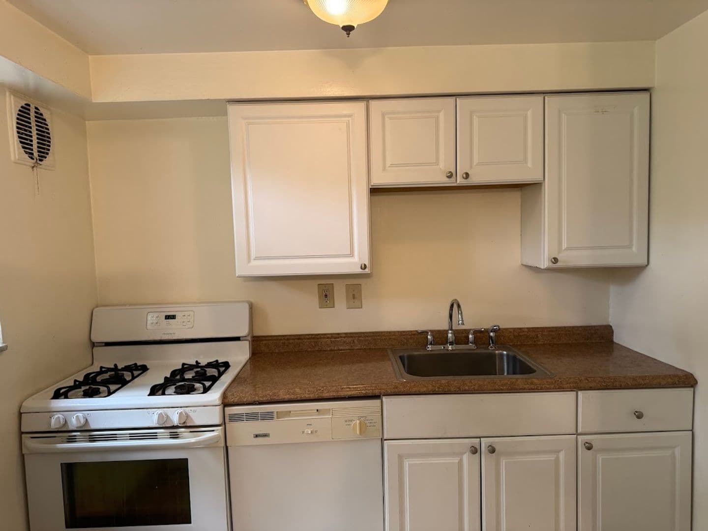 Pittsburgh Apartment: 2355 Eldridge