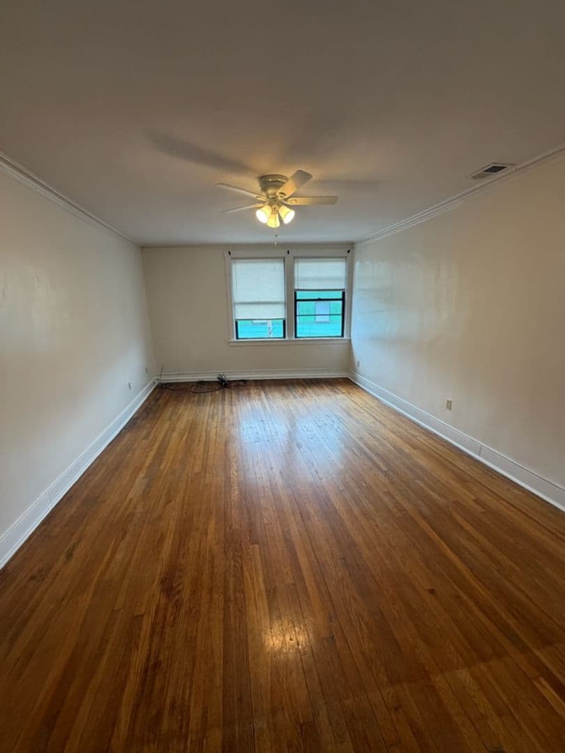 Pittsburgh Apartment: 1927 Murray