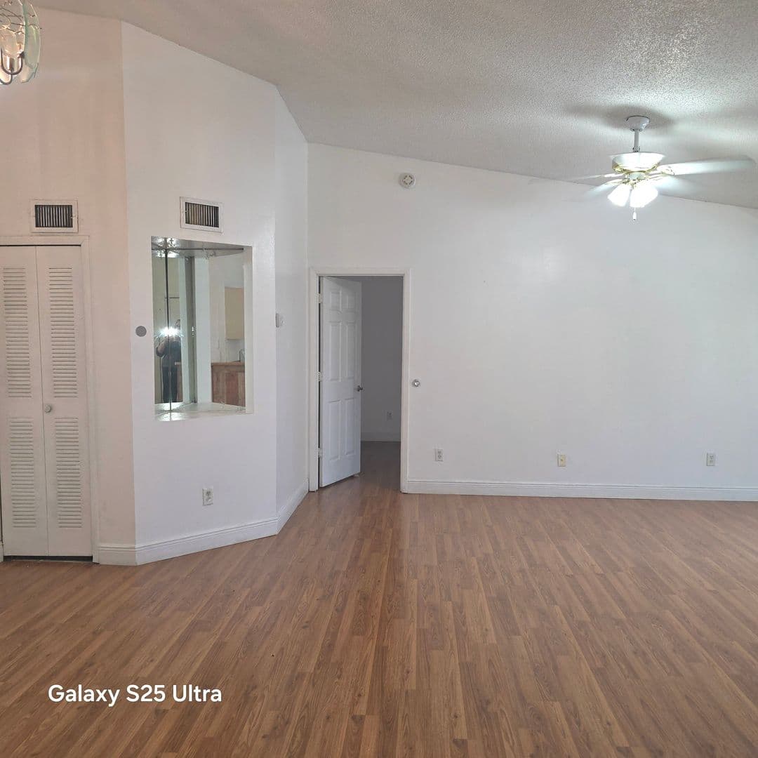 Orlando Apartment: 6031 Scotchwood Gln. # 204
