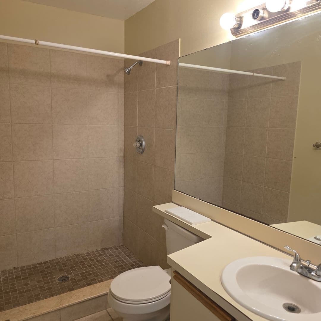 Orlando Apartment: 6031 Scotchwood Gln. # 204