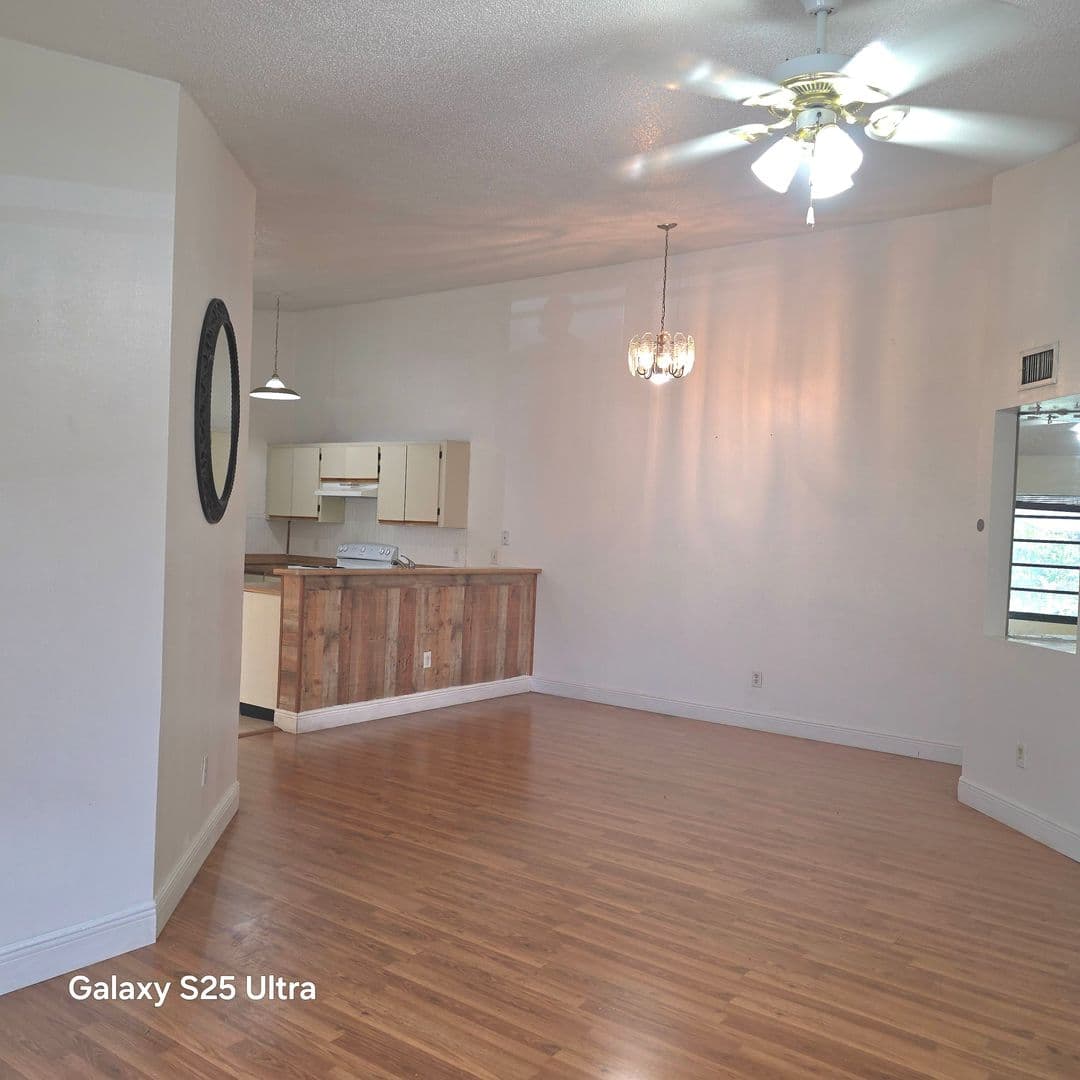 Orlando Apartment: 6031 Scotchwood Gln. # 204