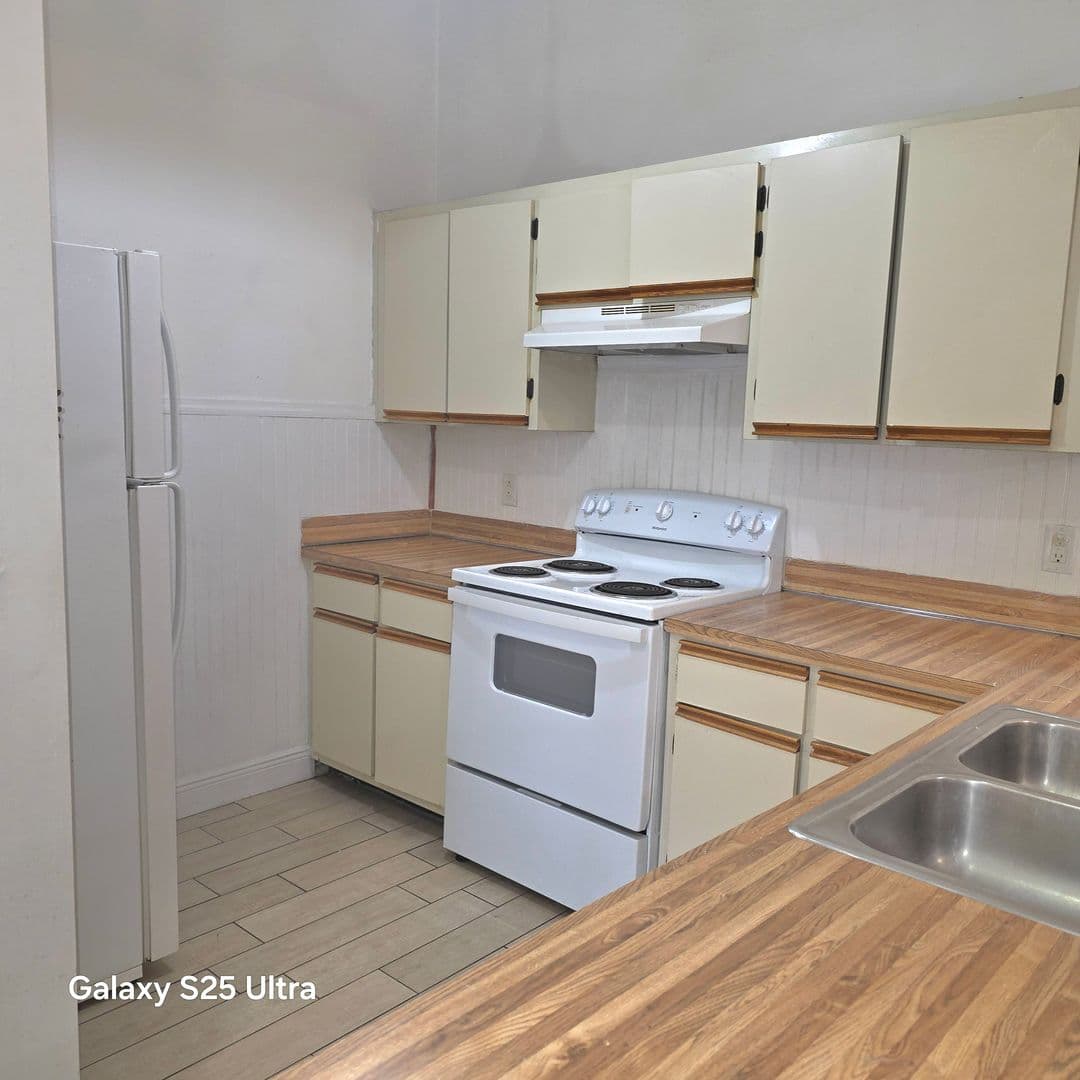 Orlando Apartment: 6031 Scotchwood Gln. # 204