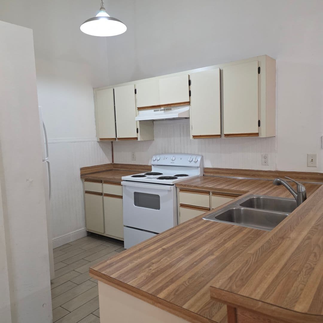 Orlando Apartment: 6031 Scotchwood Gln. # 204