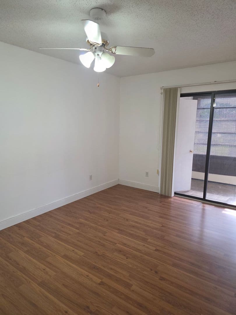 Orlando Apartment: 6031 Scotchwood Gln. # 204
