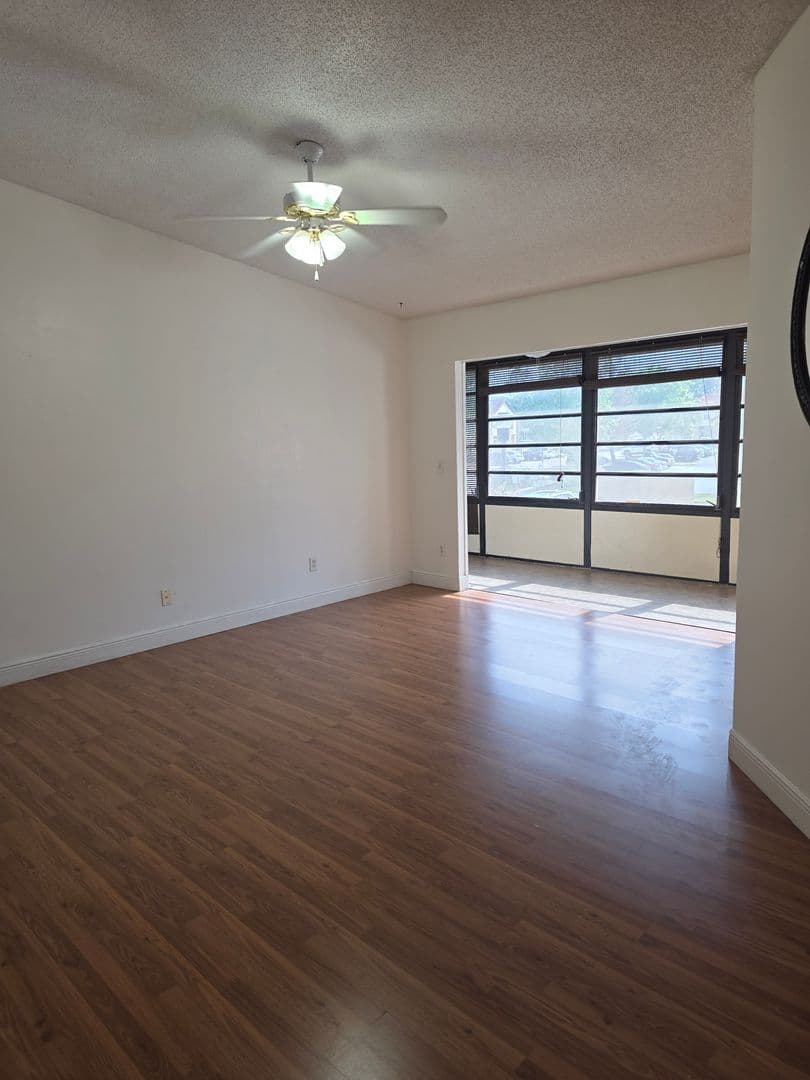 Orlando Apartment: 6031 Scotchwood Gln. # 204