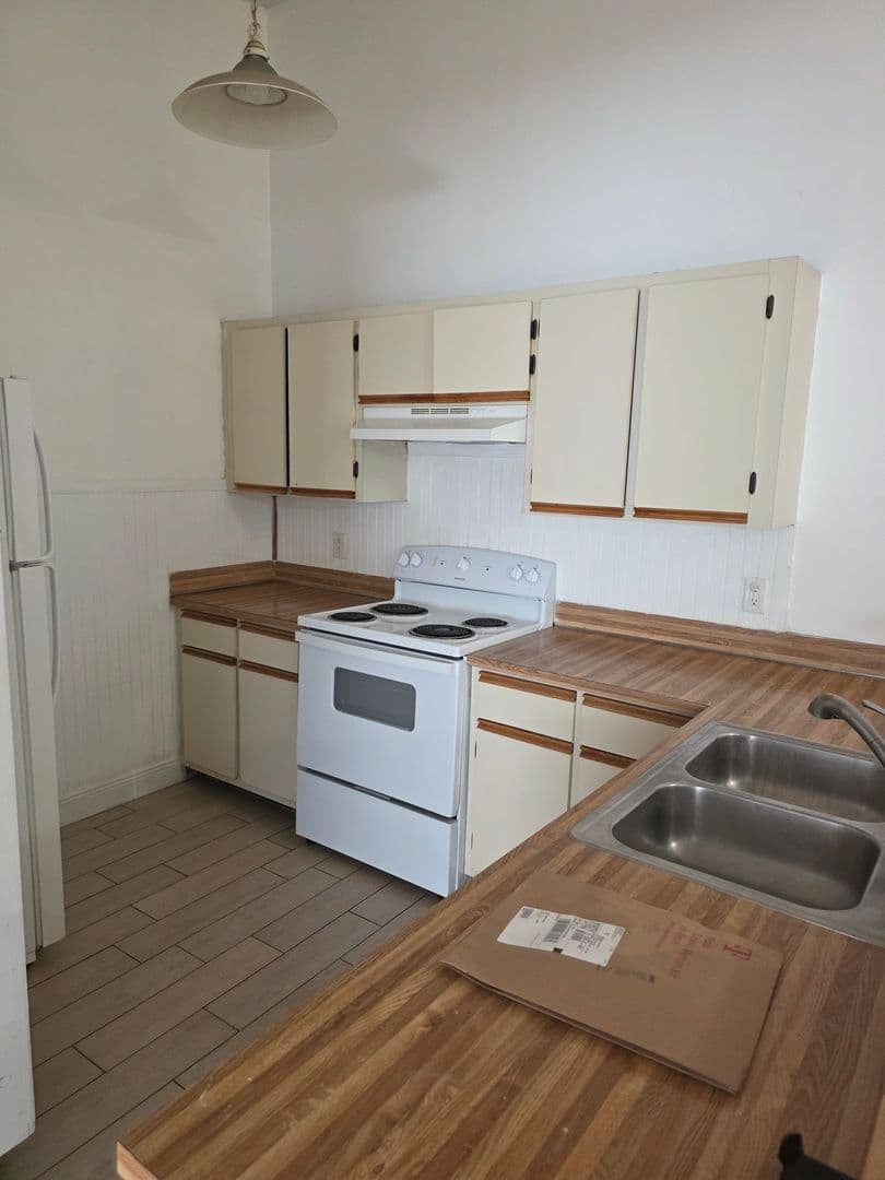 Orlando Apartment: 6031 Scotchwood Gln. # 204