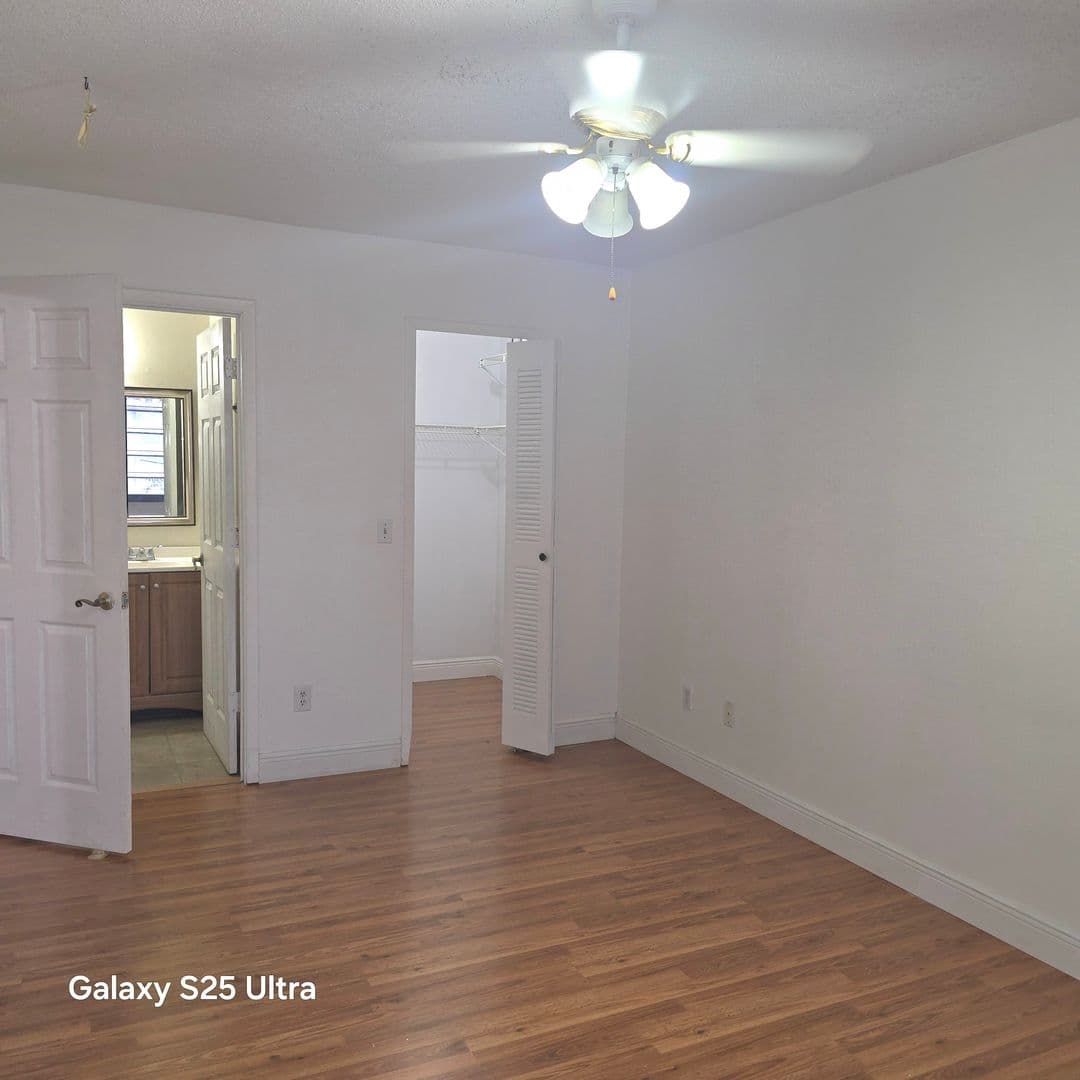 Orlando Apartment: 6031 Scotchwood Gln. # 204