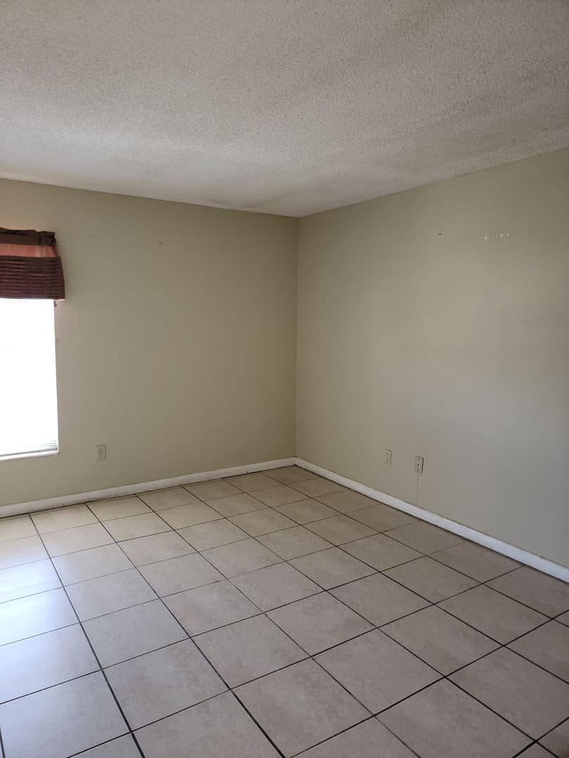 Orlando Condo: 955 W. Oak Ridge Rd.