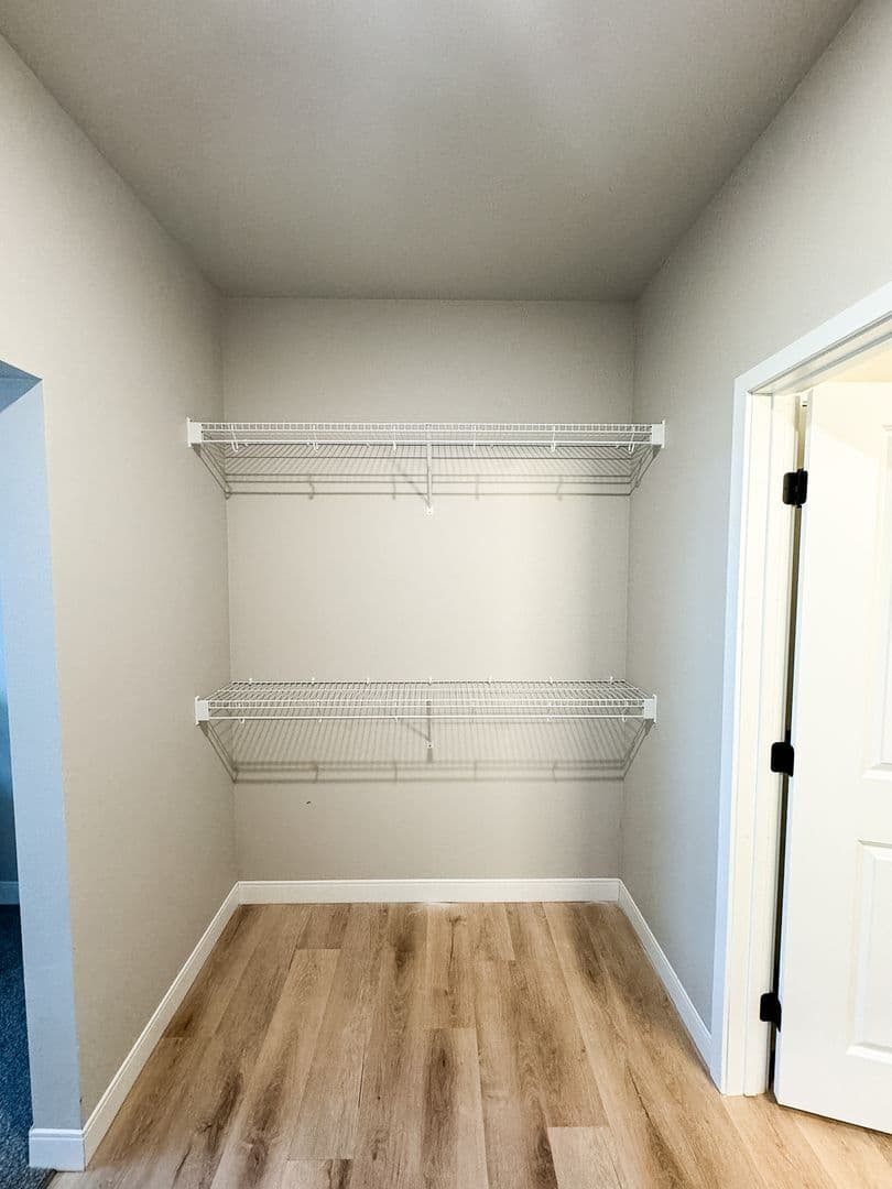 Fargo Apartment: 4400/ 4420 Calico Dr S