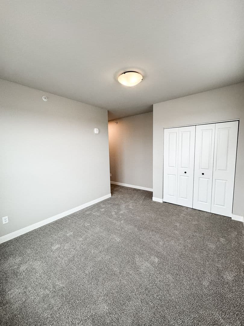 Fargo Apartment: 4400/ 4420 Calico Dr S