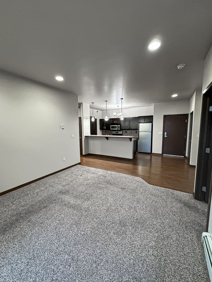 Fargo Apartment: 4400/ 4420 Calico Dr S
