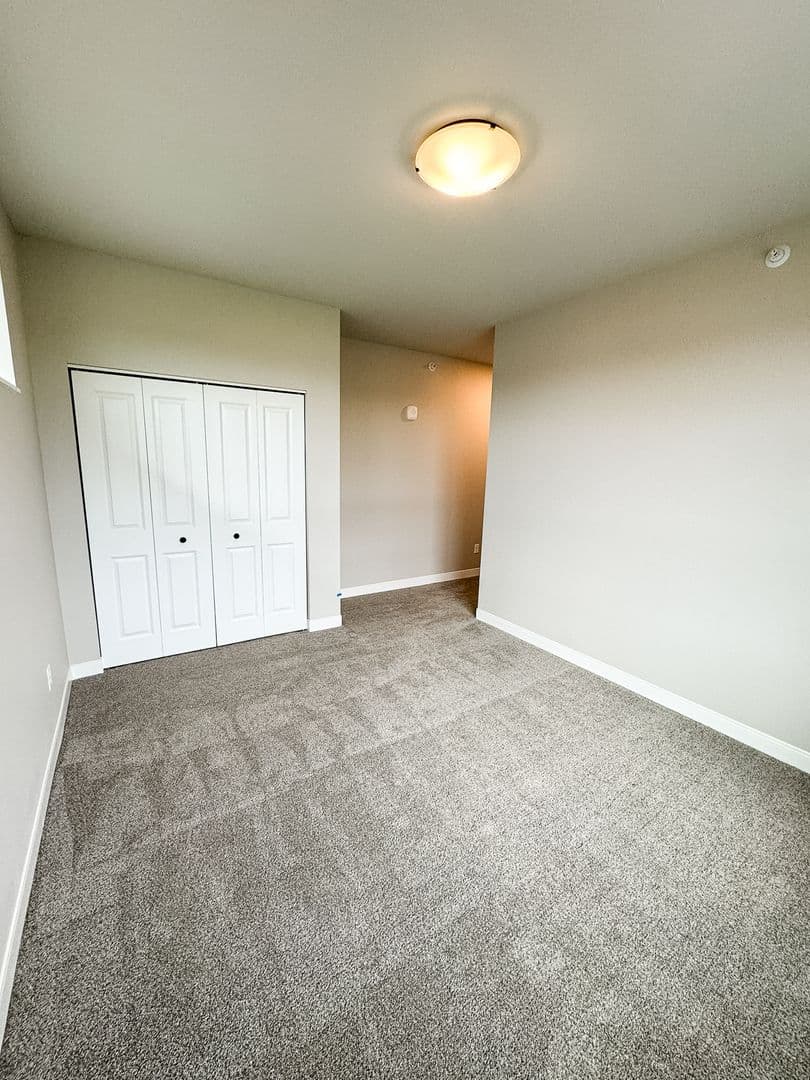 Fargo Apartment: 4400/ 4420 Calico Dr S