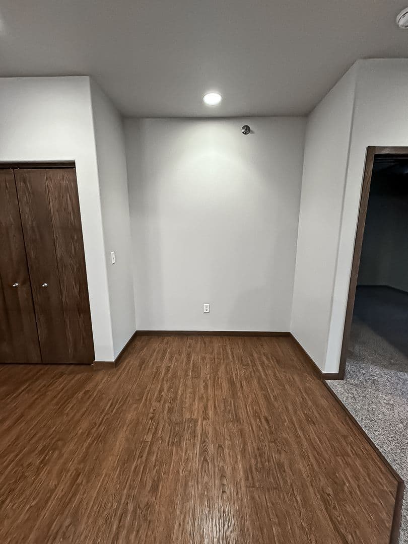 Fargo Apartment: 4400/ 4420 Calico Dr S