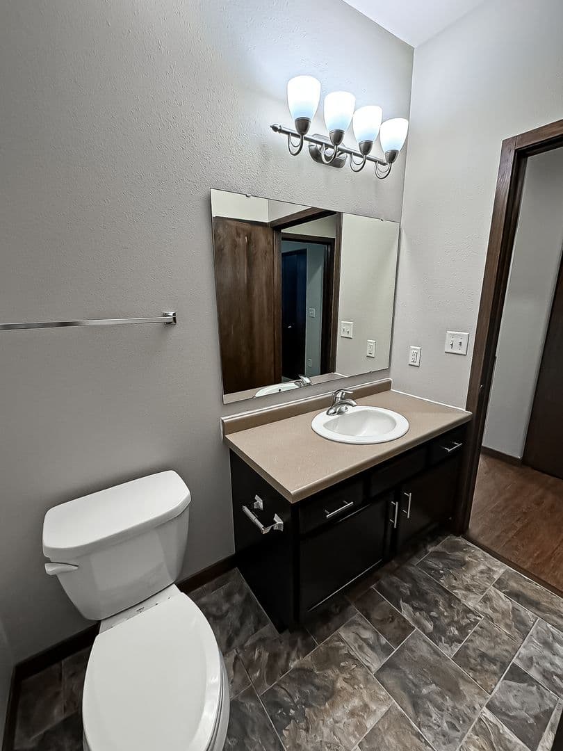 Fargo Apartment: 4400/ 4420 Calico Dr S