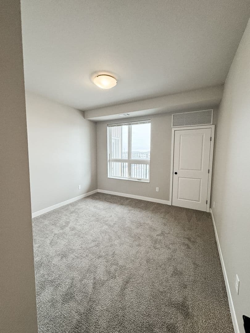 Fargo Apartment: 4400/ 4420 Calico Dr S