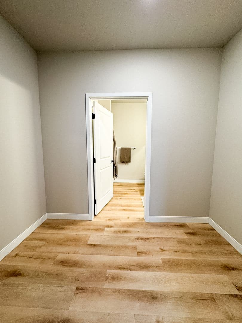 Fargo Apartment: 4400/ 4420 Calico Dr S
