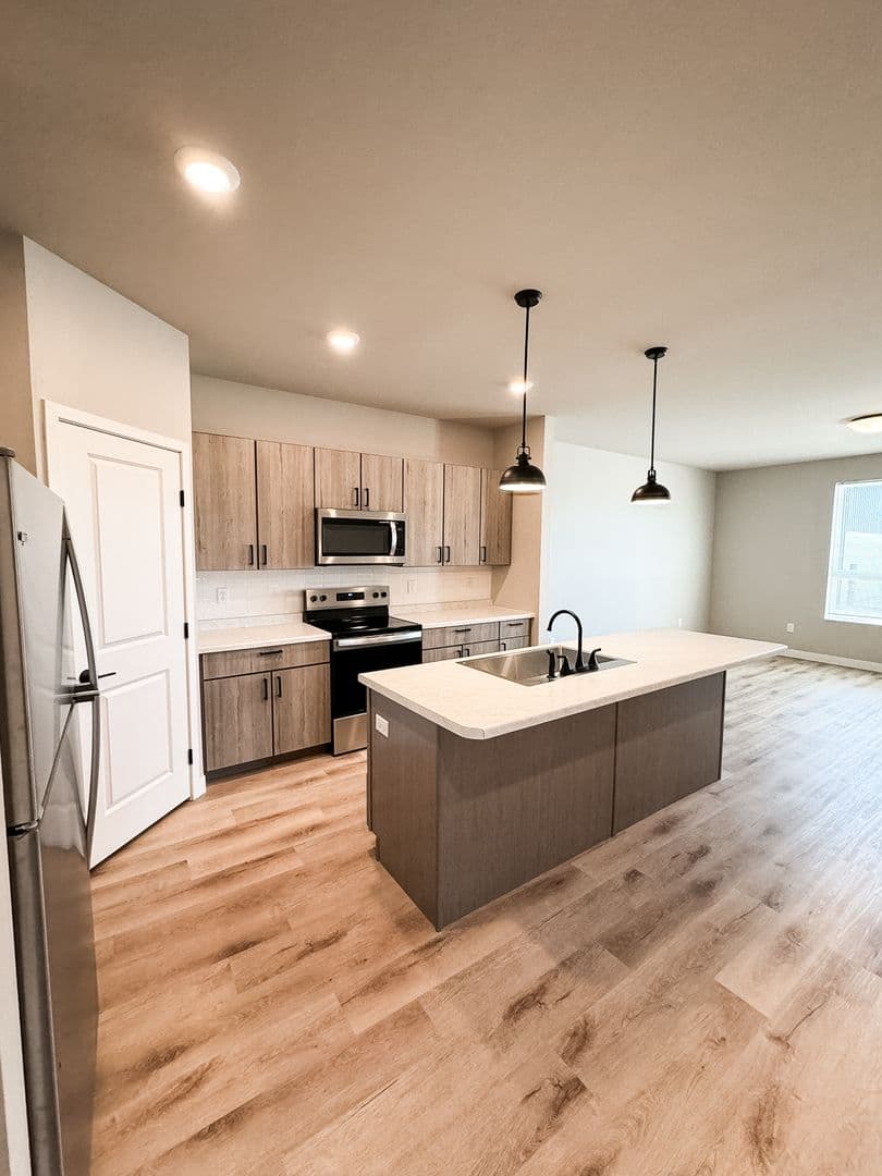 Fargo Apartment: 4400/ 4420 Calico Dr S