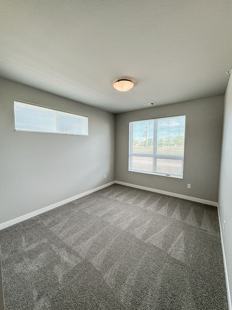 Fargo Apartment: 4400/ 4420 Calico Dr S