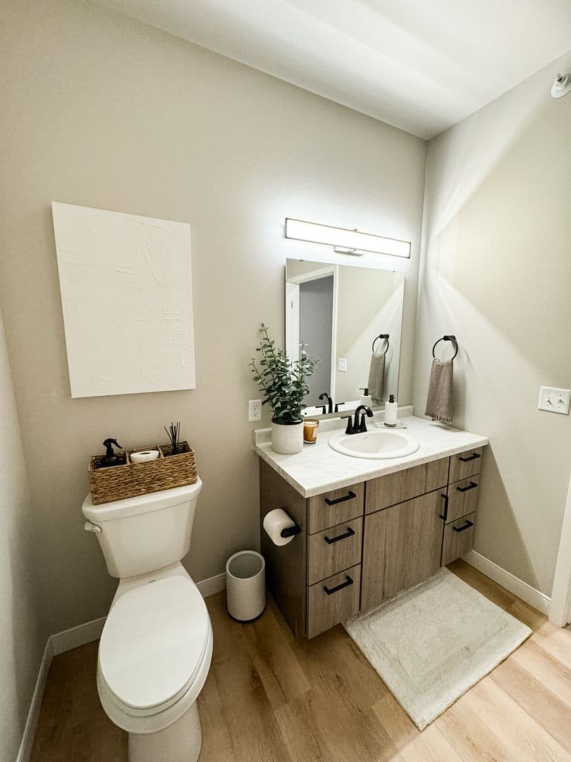 Fargo Apartment: 4400/ 4420 Calico Dr S