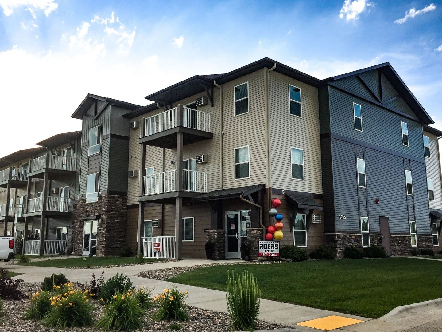 Dickinson Apartment: 1465 Roughrider Blvd